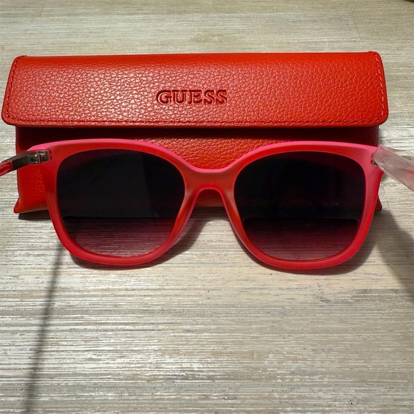 Guess Pink Sunglasses Full Rim Rectangular Shape - New With Case - Picture 5 of 9